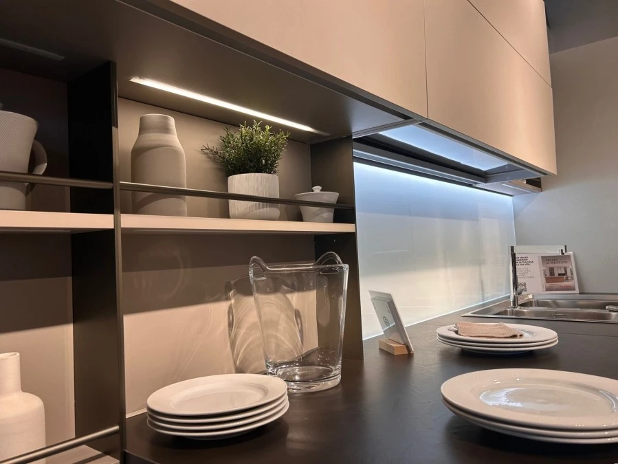 Cucina con penisola Veneta Cucine Start Presa
