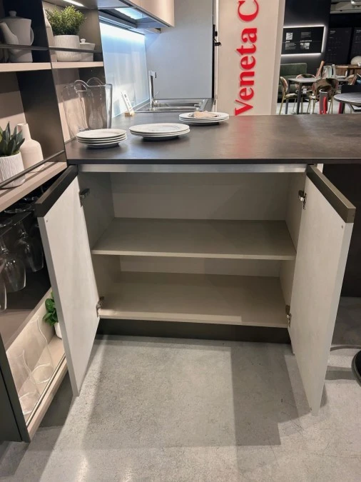 Cucina con penisola Veneta Cucine Start Presa
