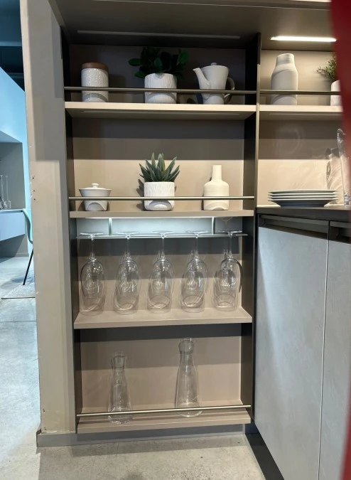 Cucina con penisola Veneta Cucine Start Presa