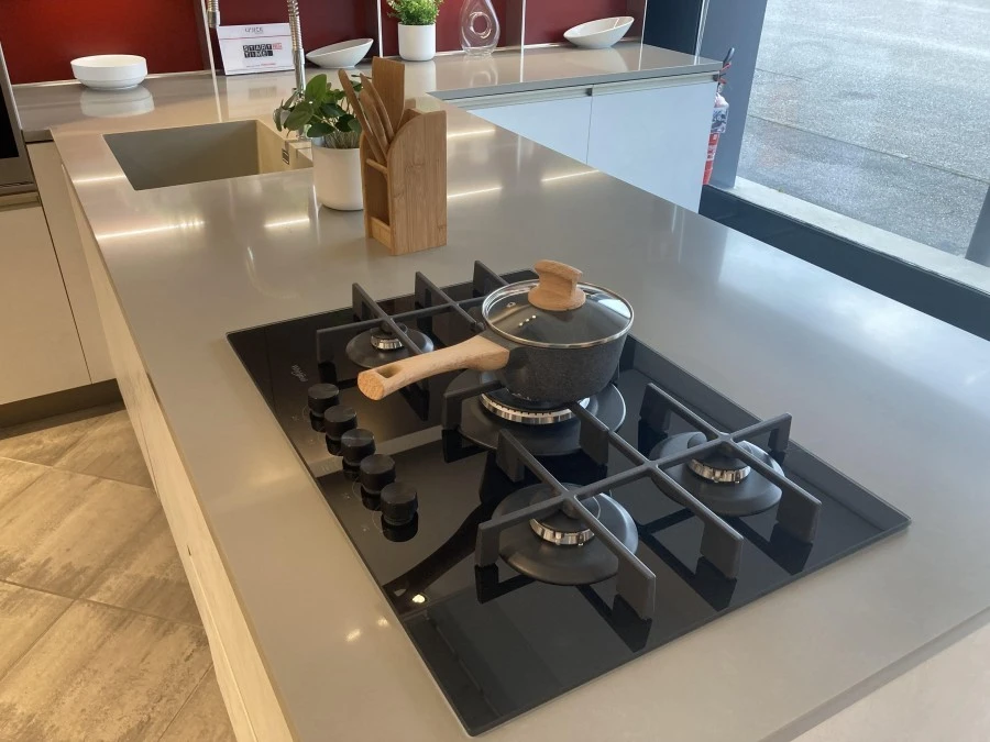 Cucina con penisola Veneta Cucine START TIME PRESA