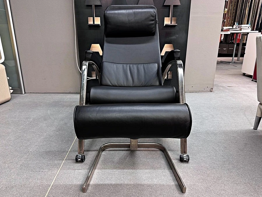 Poltrona Tecta D82N Federsessel + Poggiapiedi C82