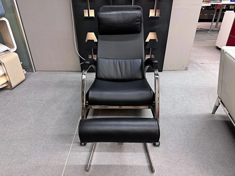 Poltrona Tecta D82N Federsessel + Poggiapiedi C82