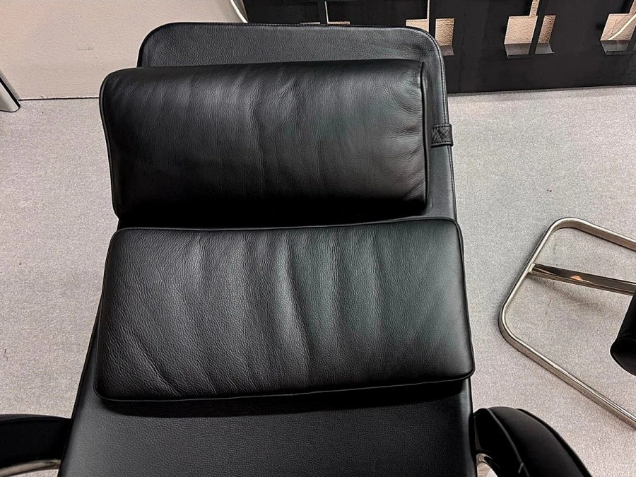 Poltrona Tecta D82N Federsessel + Poggiapiedi C82