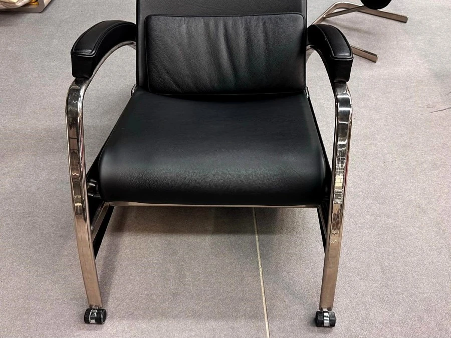 Poltrona Tecta D82N Federsessel + Poggiapiedi C82