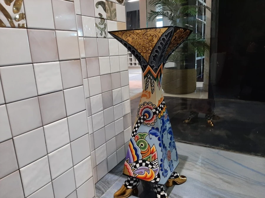 Scultura Tom's Drag Trascina Colonna