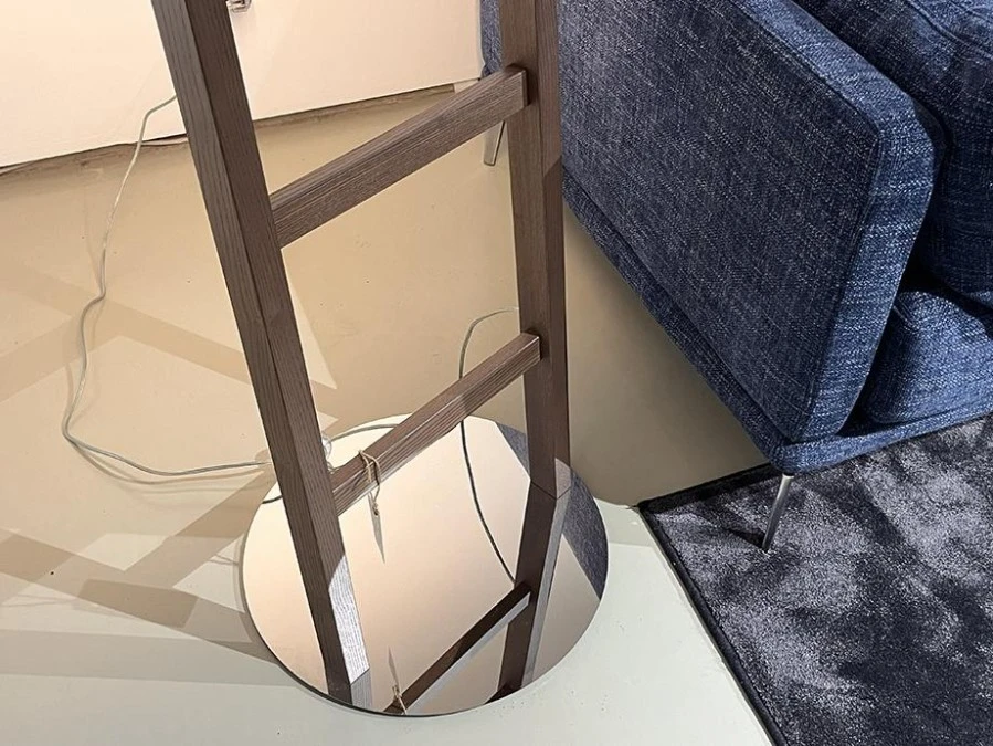 Lampada da terra Mogg Alla scala