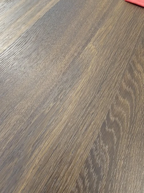 Particolare del bancone legno termotrattato