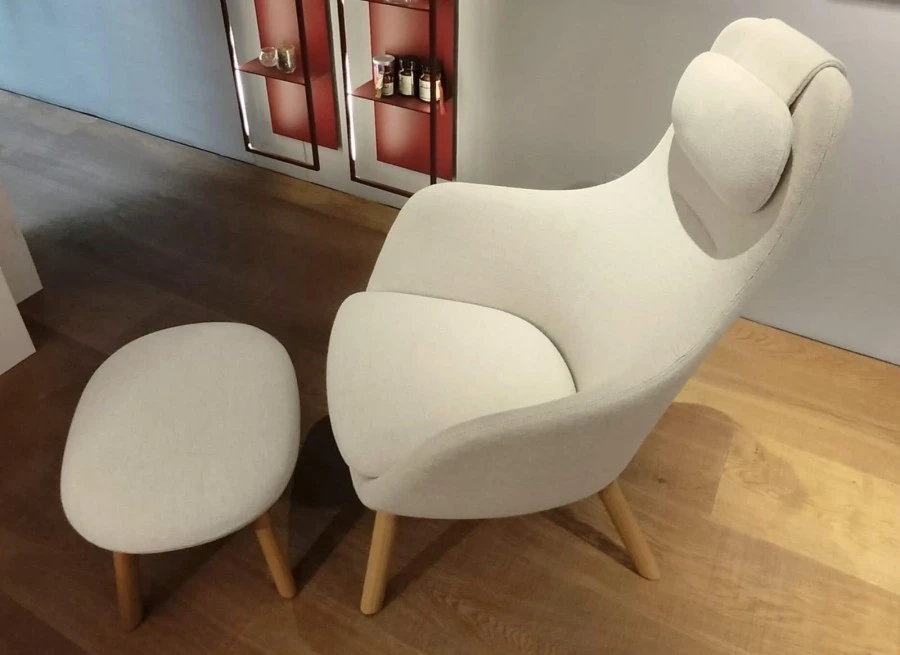 Poltrona con pouf Vitra Hal Lounge Chair