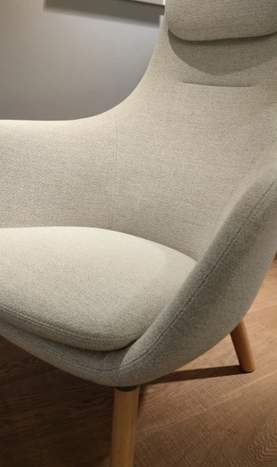 Poltrona con pouf Vitra Hal Lounge Chair