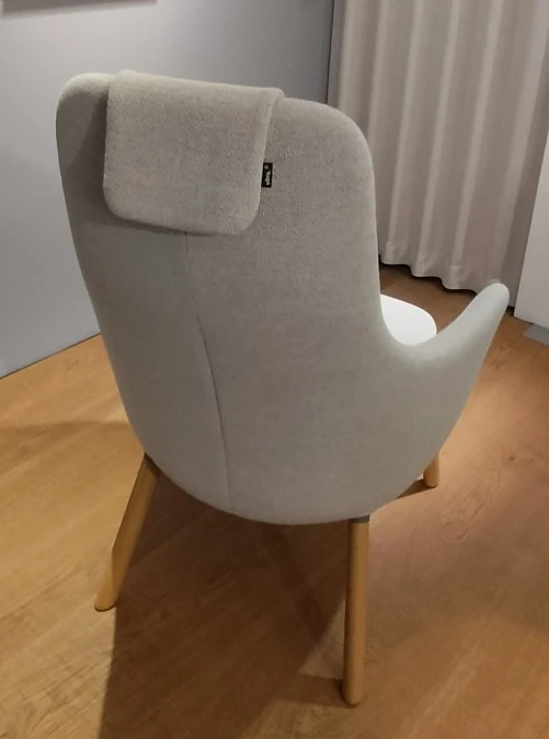 Poltrona con pouf Vitra Hal Lounge Chair