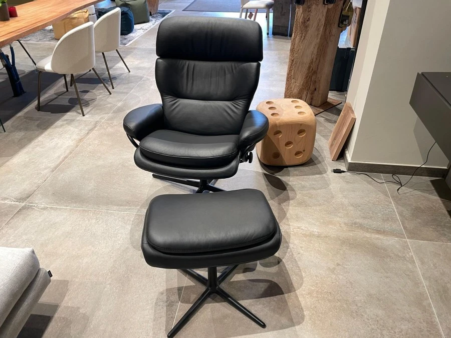 Poltrona con pouf Stressless Roma