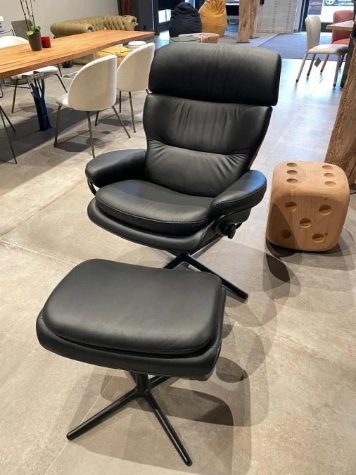 Poltrona con pouf Stressless Roma