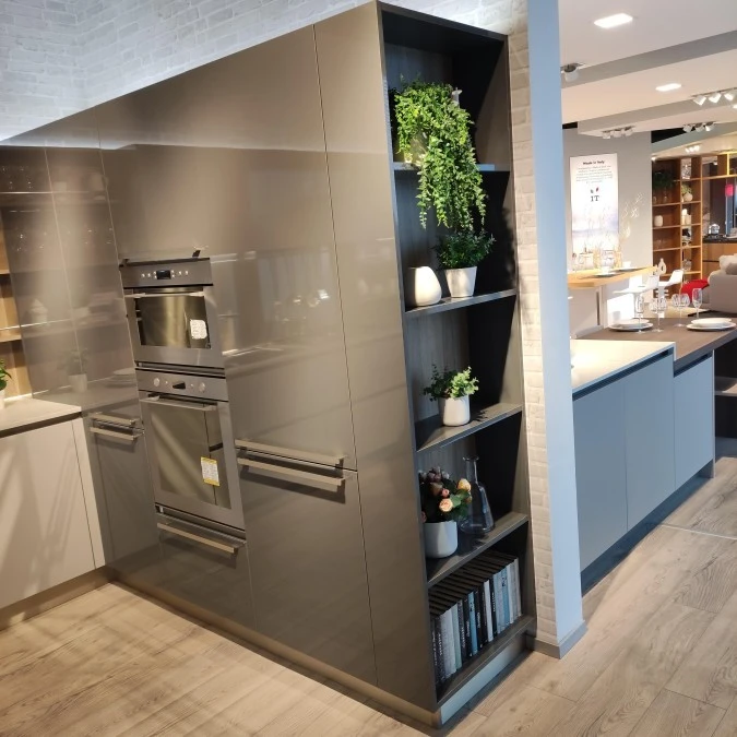 Cucina con penisola Veneta Cucine Start Time Lucida