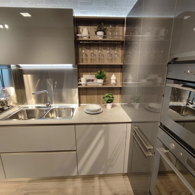 Cucina con penisola Veneta Cucine Start Time Lucida