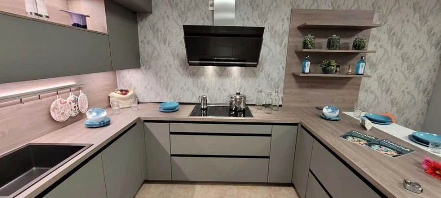Cucina con penisola Bombelli Cucine Easy Tuoch