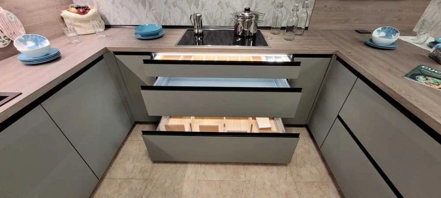 Cucina con penisola Bombelli Cucine Easy Tuoch