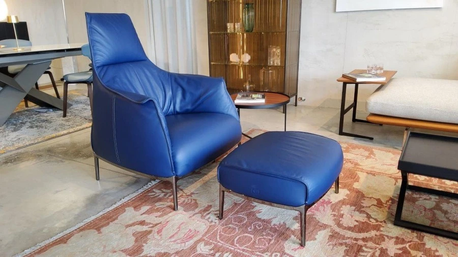 Poltrona con pouf Poltrona Frau Archibald Alta