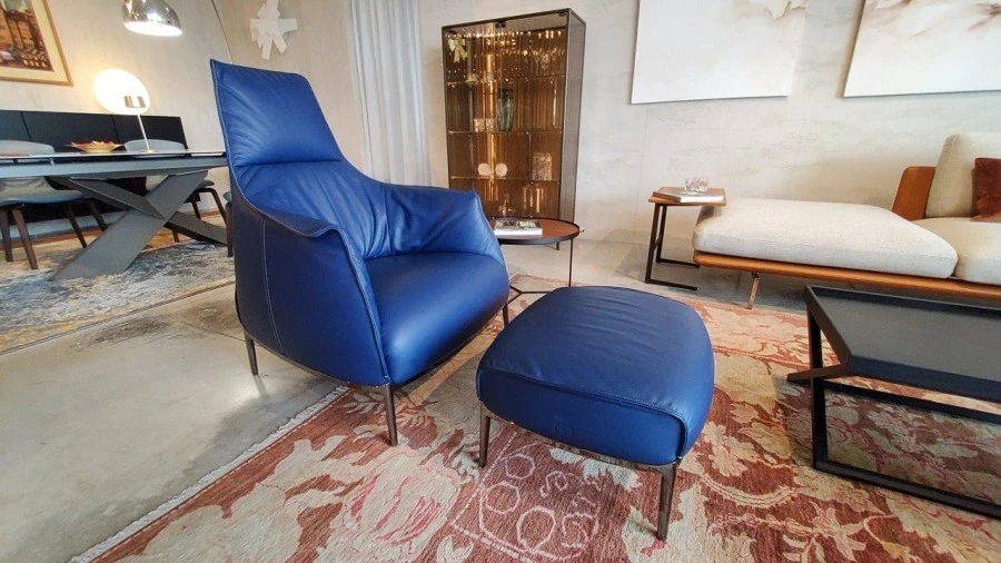 Poltrona con pouf Poltrona Frau Archibald Alta