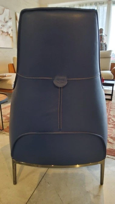particolare del retro poltrona