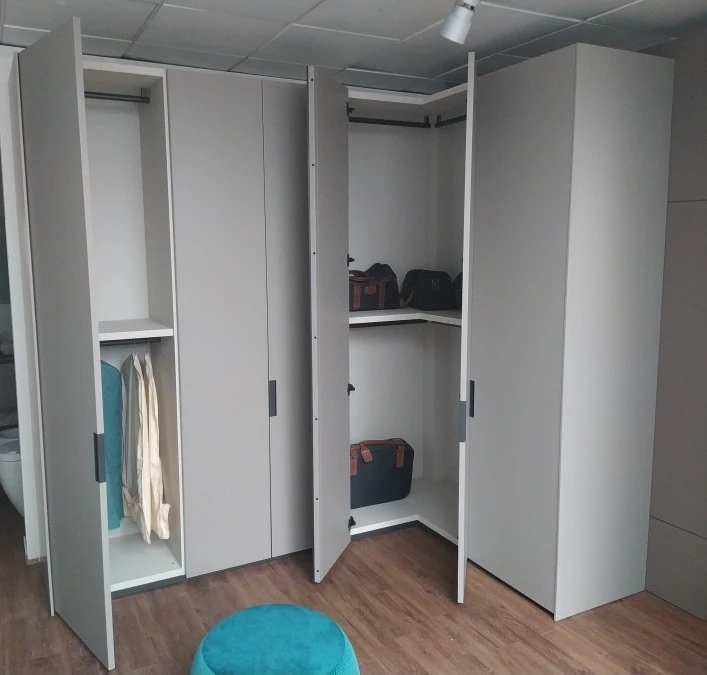 Armadio battente Poliform Senzafine Skin