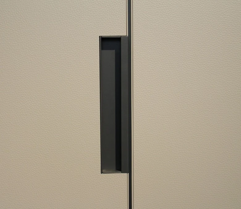 Armadio battente Poliform Senzafine Skin