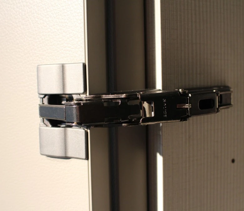 Armadio battente Poliform Senzafine Skin