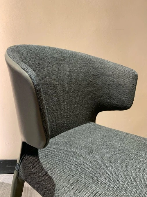 Sedia con braccioli Cassina Hola