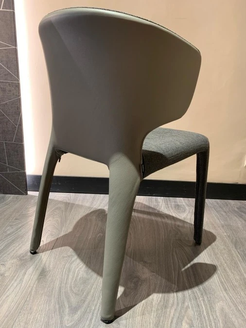 Sedia con braccioli Cassina Hola