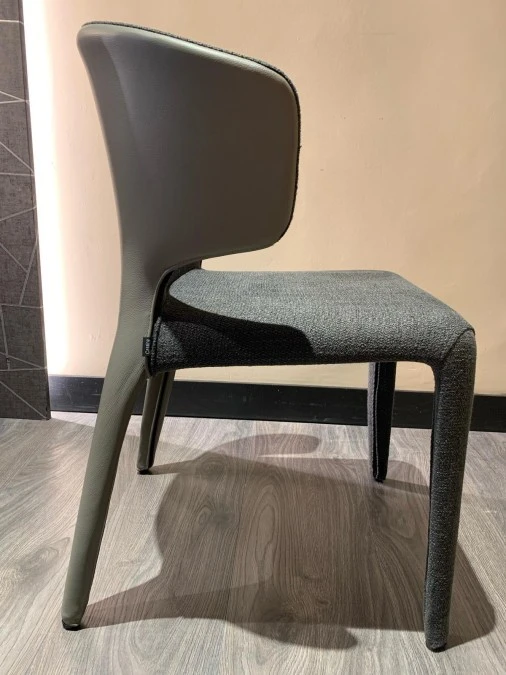 Sedia con braccioli Cassina Hola