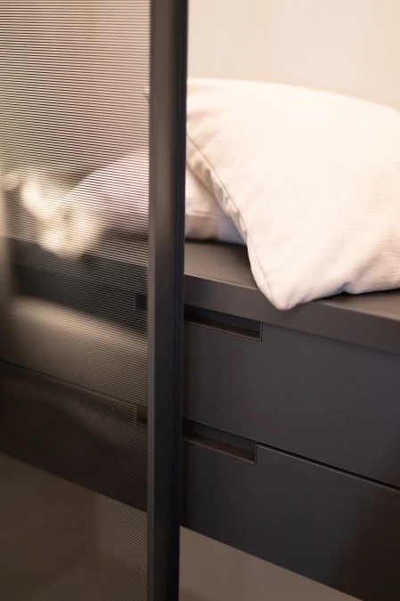 Armadio battente Poliform Senzafine Plus