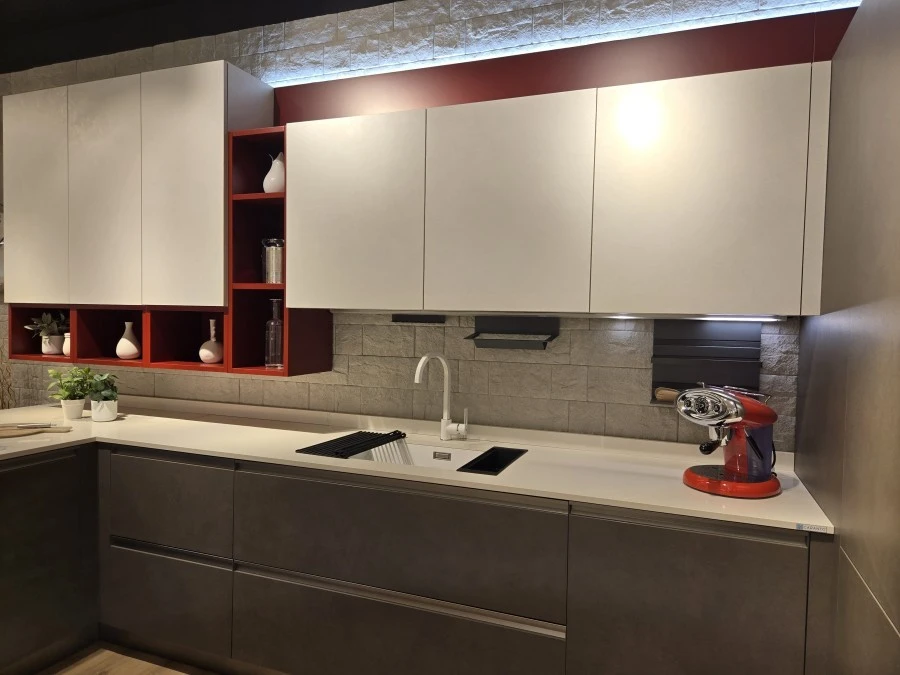 Cucina con penisola Veneta Cucine Start Time Presa