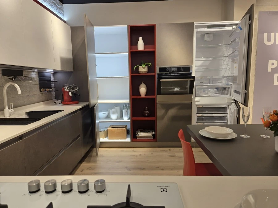 Cucina con penisola Veneta Cucine Start Time Presa