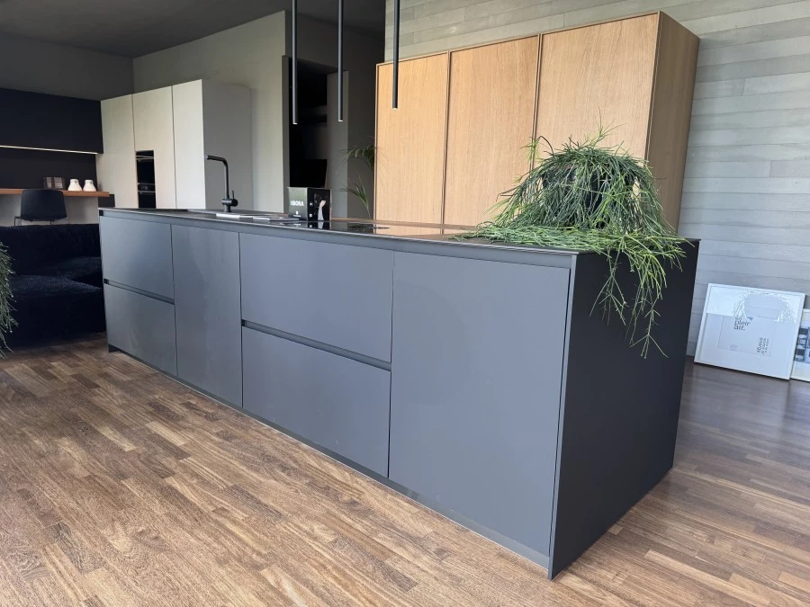 Cucina con Isola Modulnova Skill + Frame