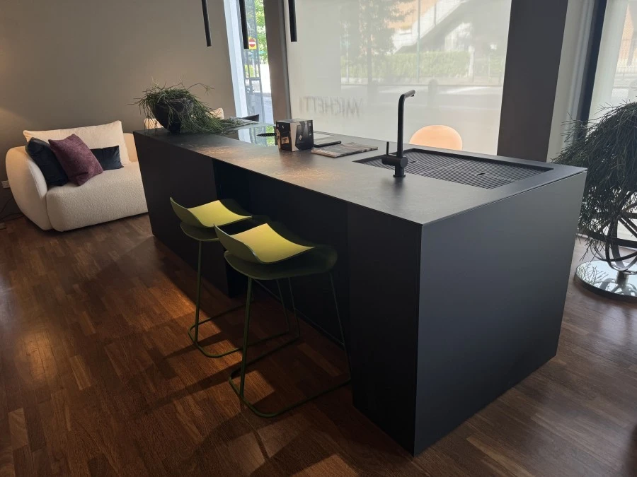 Cucina con Isola Modulnova Skill + Frame