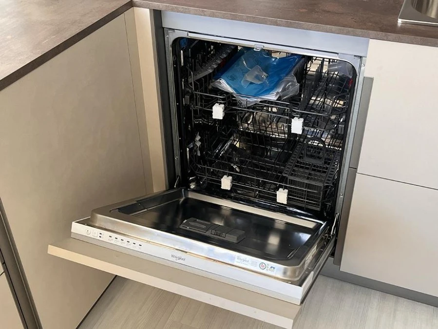 Cucina con penisola Composit Lounge