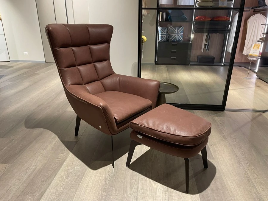 Poltrona con pouf Calia Jaco