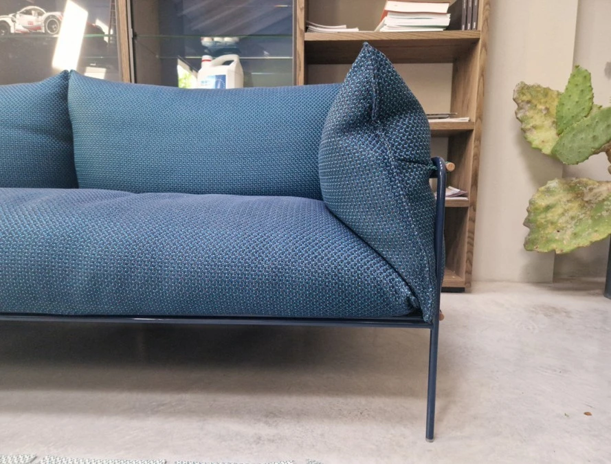 Dettaglio del divano Kabà di Paola Lenti in esposizione da Classicdesign.it