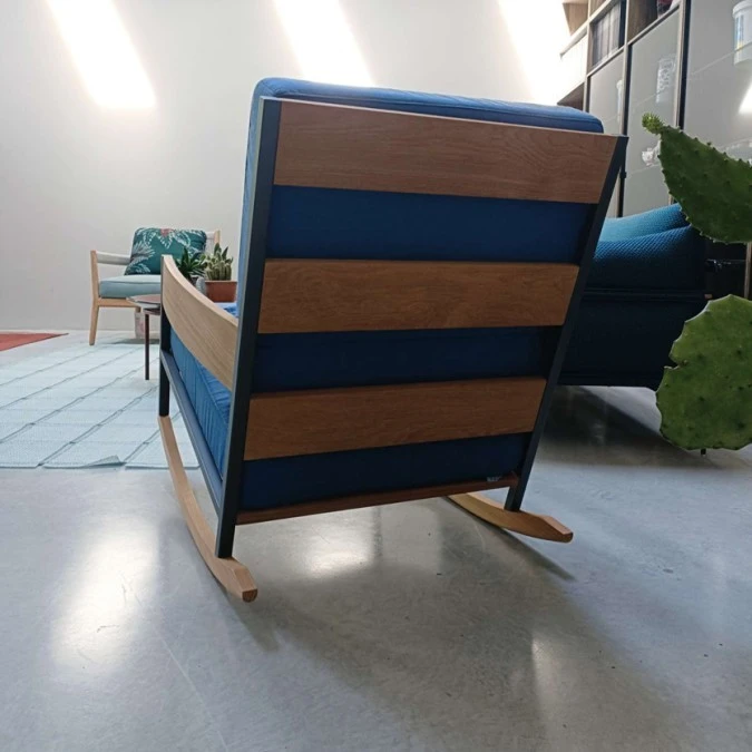 Poltrona a dondolo Nap in esposizione da Classicdesign.it