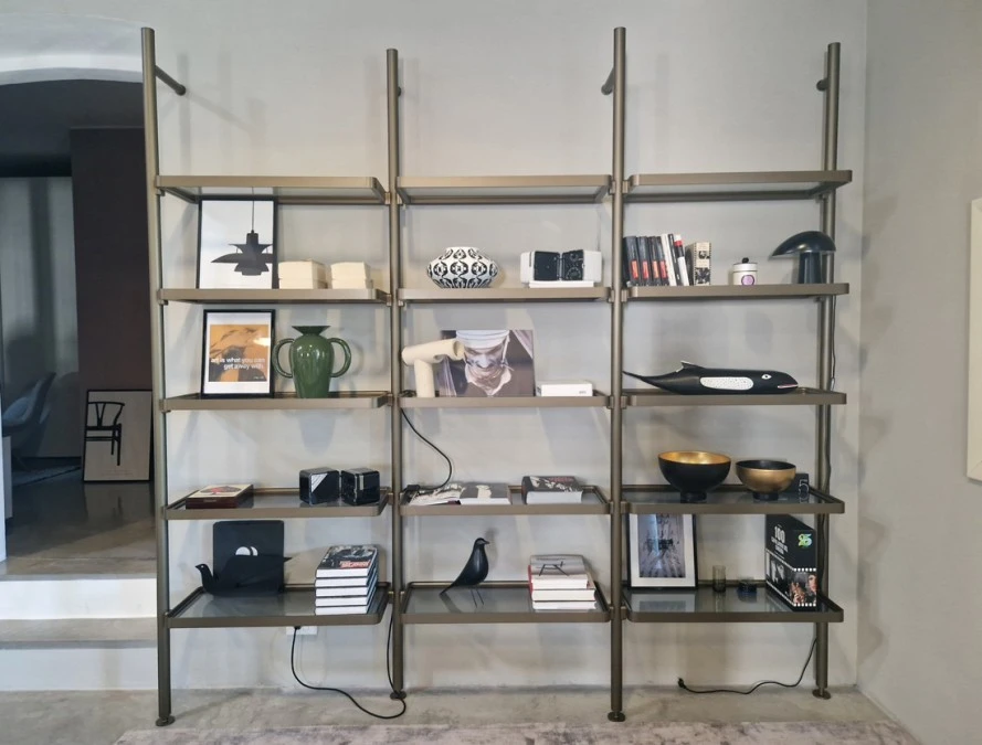 Libreria Hector di Molteni&C in esposizione nello showroom Classicdesign.it