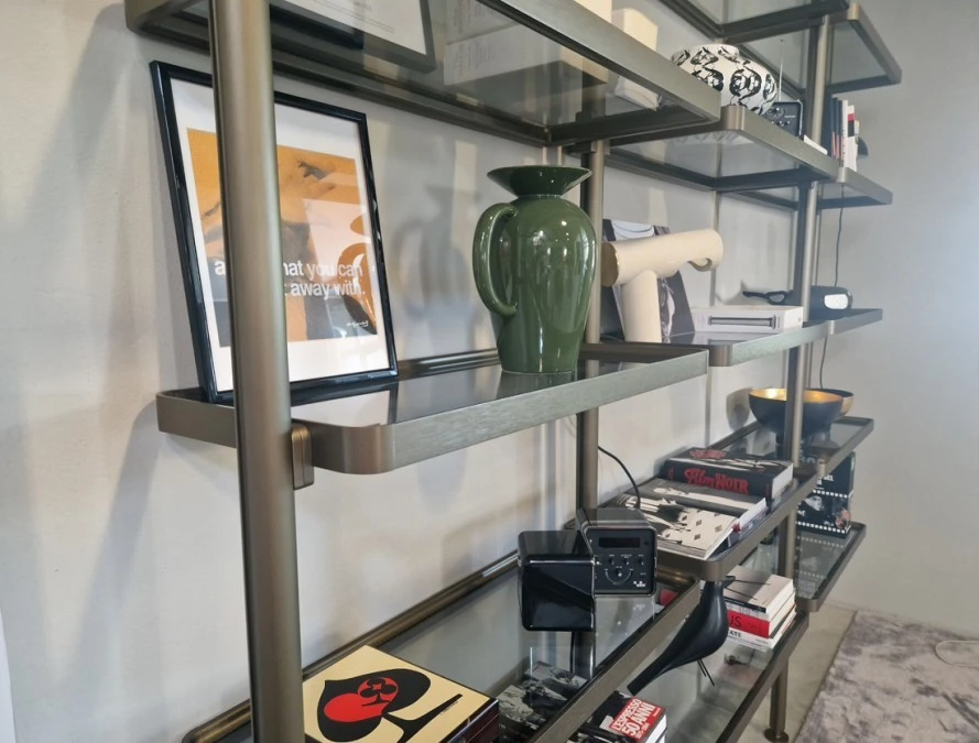 Libreria Hector di Molteni&C in esposizione nello showroom Classicdesign.it