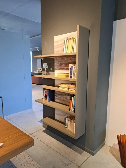 Piccola libreria Lago Pentagram