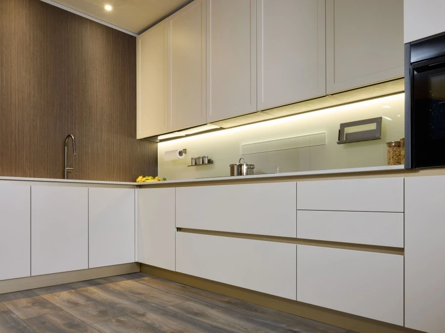 Moderna cucina angolare bianca e oro Eleven 01 outlet
