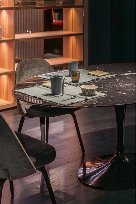 Tavolo ovale Knoll Saarinen