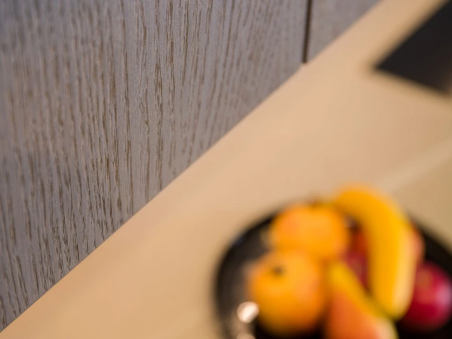 Particolare del pensile in legno Fashion Wood Rovere Ghiro