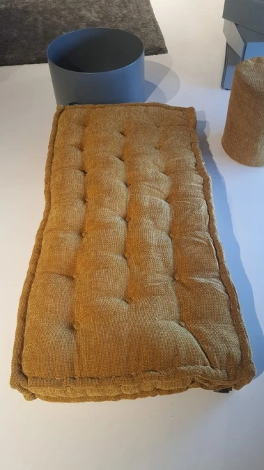 Dettaglio materasso srotolato | Poltroncina Huggy Lago