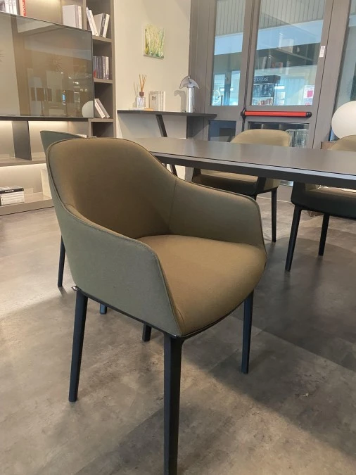 Poltroncina Vitra Softshell chair