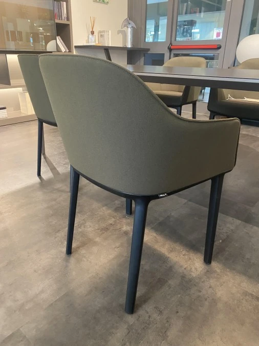 Poltroncina Vitra Softshell chair