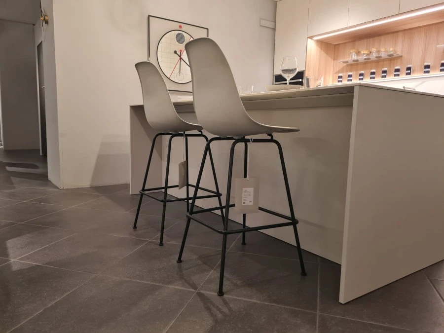 Sgabello Vitra Eames Plastic Stool