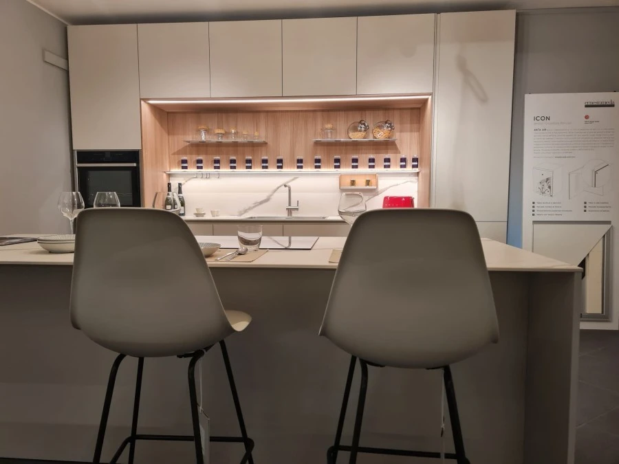 Sgabello Vitra Eames Plastic Stool