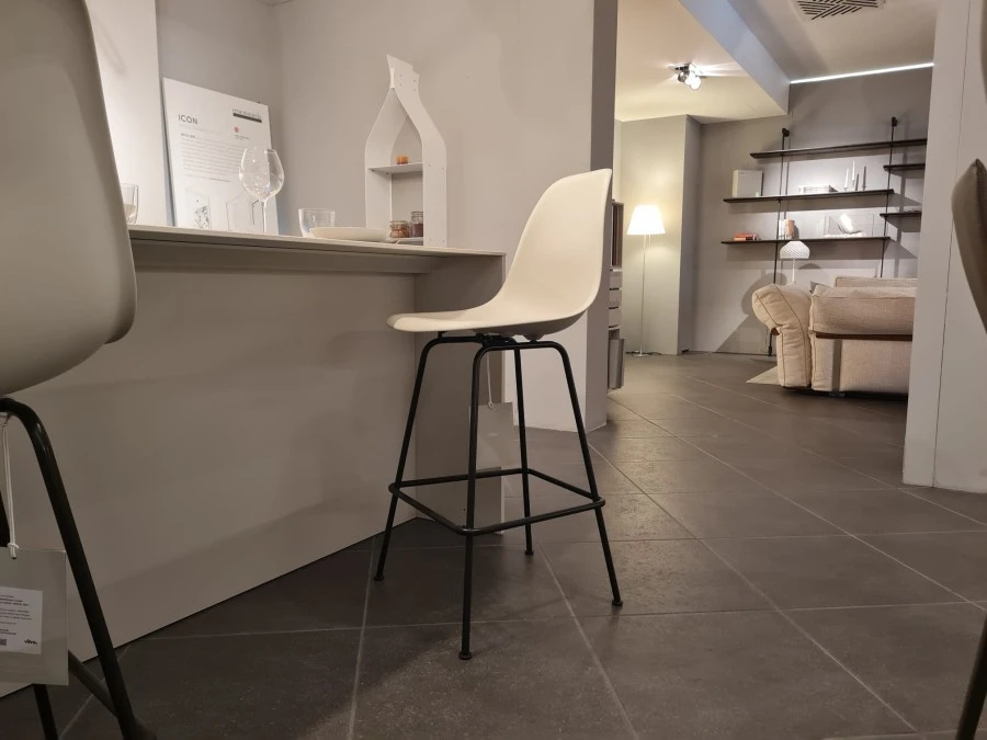 Sgabello Vitra Eames Plastic Stool